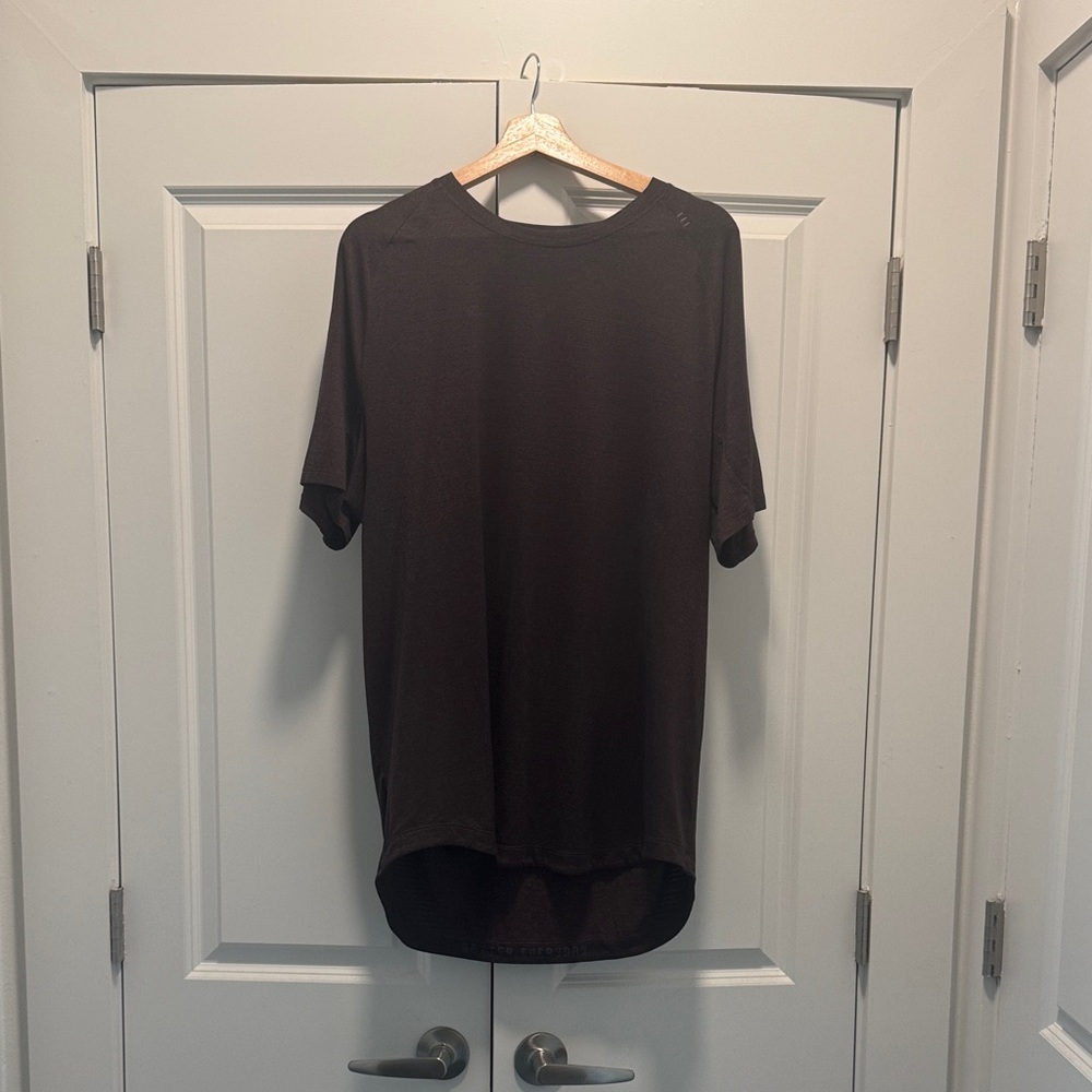 Men’s Lululemon Drysense Short Sleeve Shirt Size: XL Color: Black/Cassis